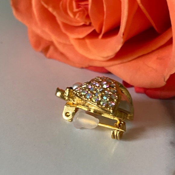 Vintage bee brooch with Pearl and aurora Borealis style crystals gold tone - Picture 3 of 5